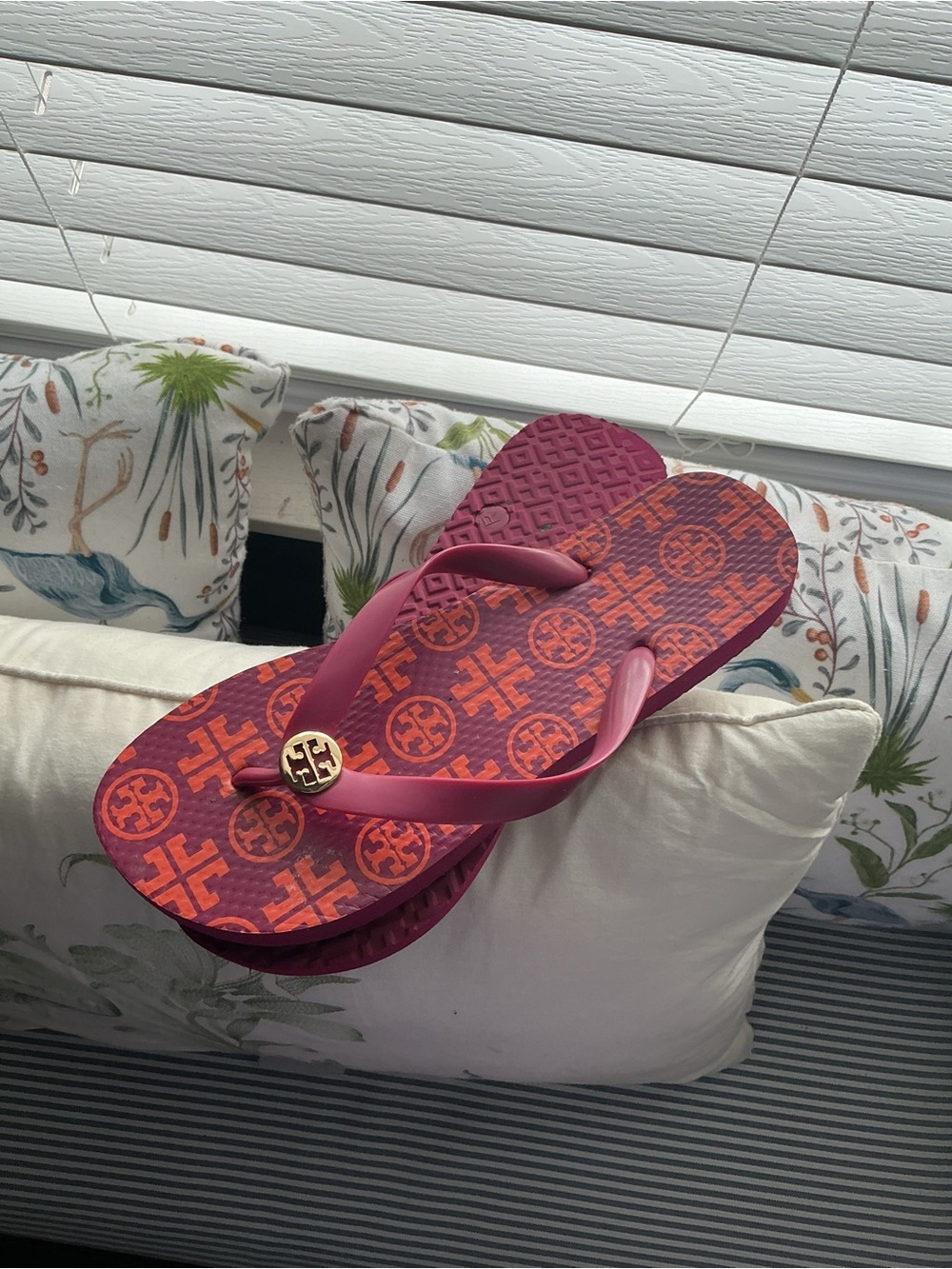 Tory Burch Red Logo Pattern Flip Flop Sandals - Picture 3 of 3